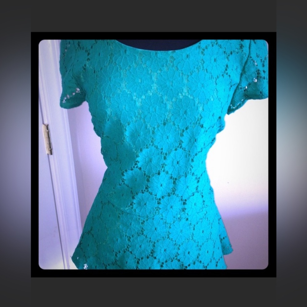 Lacey peplum Kelly green top